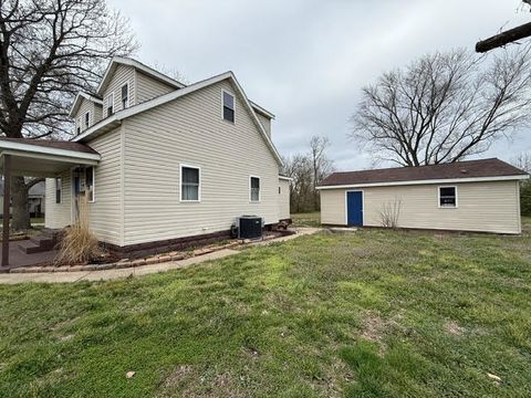 Tiny photo for 111 E Peach Street, Centralia, IL 62801 (MLS # 12603898)