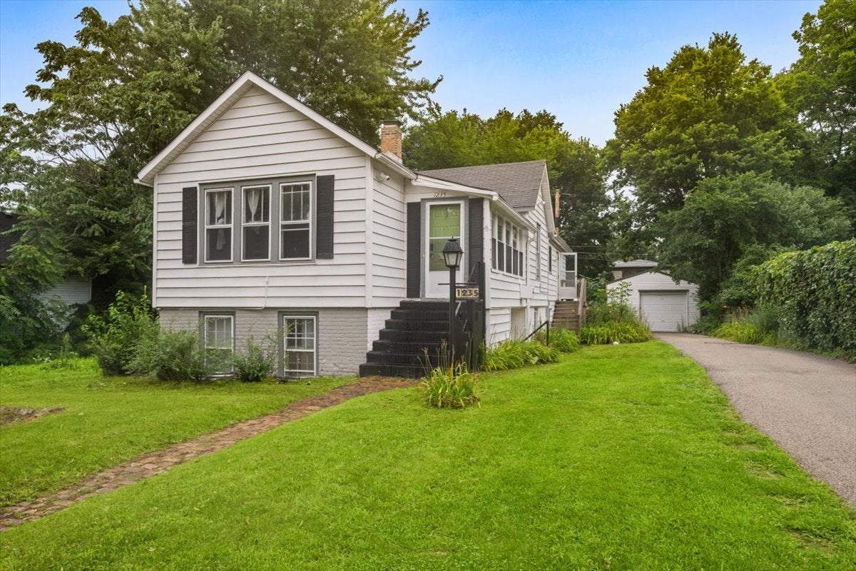 1235 Leon Place