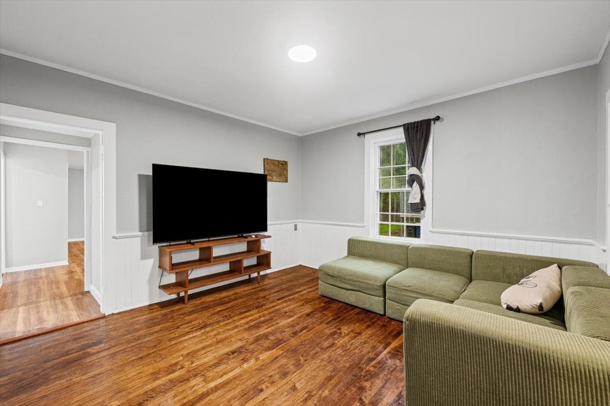 1235 Leon Place