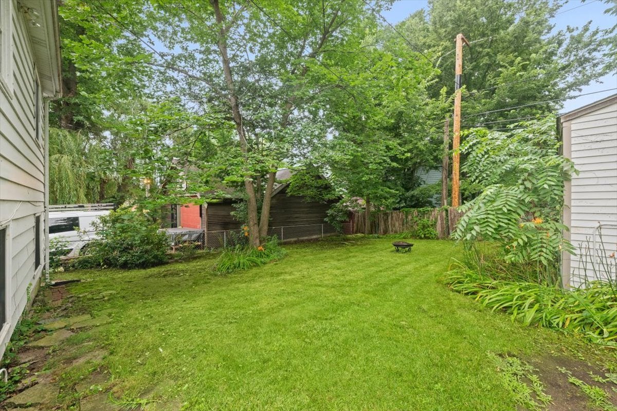 1235 Leon Place