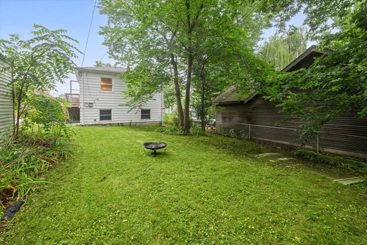 1235 Leon Place