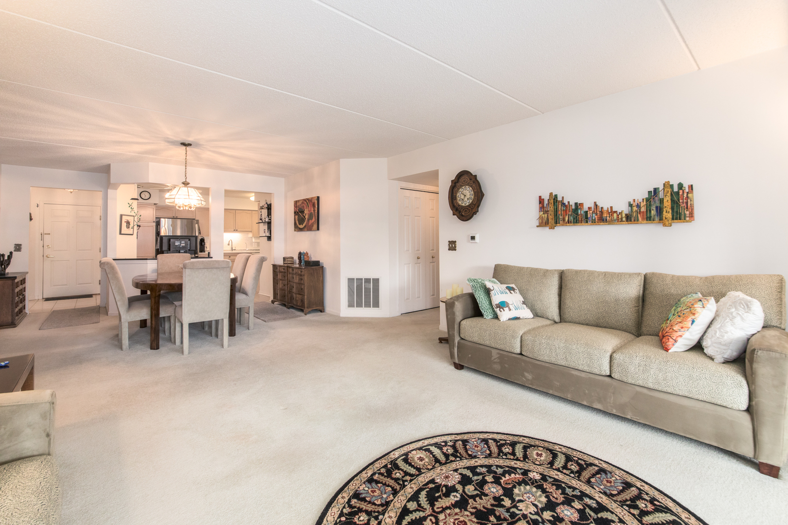 7031 W Touhy Avenue 201