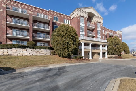 Tiny photo for 7031 W Touhy Avenue #201, Niles, IL 60714 (MLS # 12634280)
