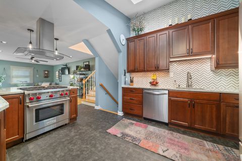 Tiny photo for 30408 N Oak Grove Avenue, Libertyville, IL 60048 (MLS # 12478364)