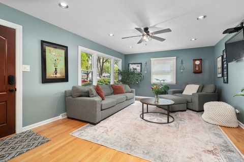 Tiny photo for 30408 N Oak Grove Avenue, Libertyville, IL 60048 (MLS # 12478364)