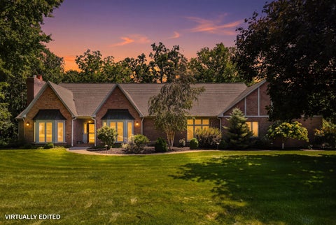 Tiny photo for 2700 11th Street Court, Moline, IL 61265 (MLS # 12743154)
