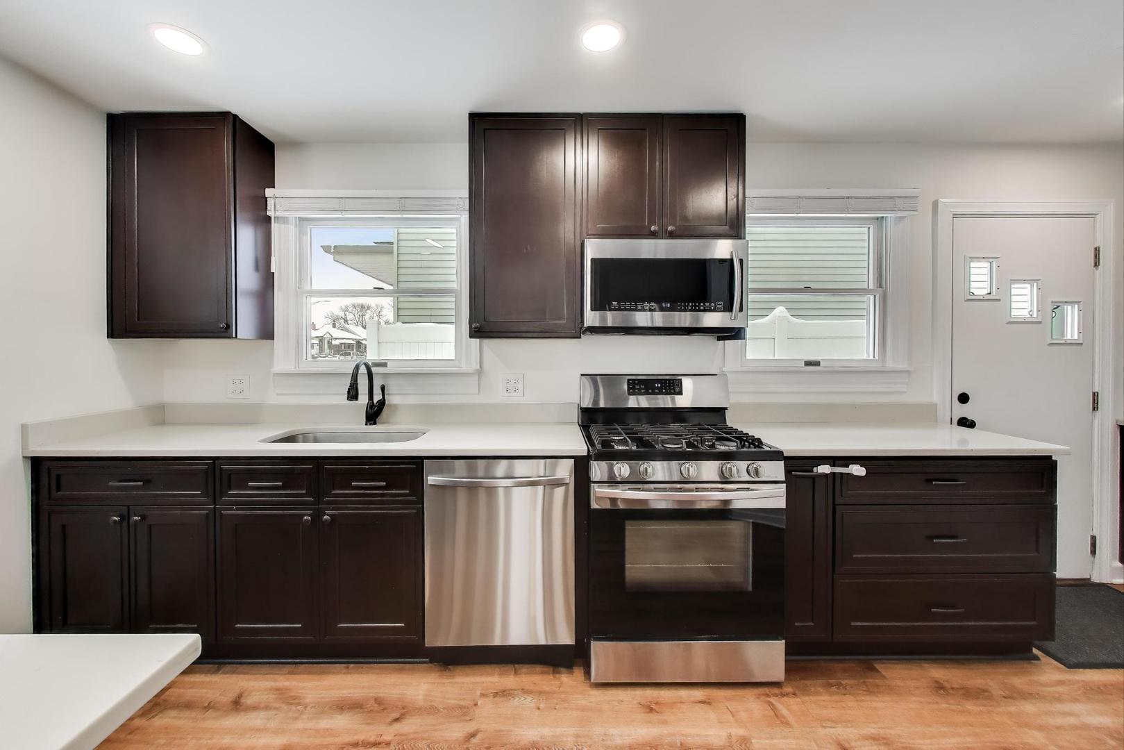 6116 S Neenah Avenue