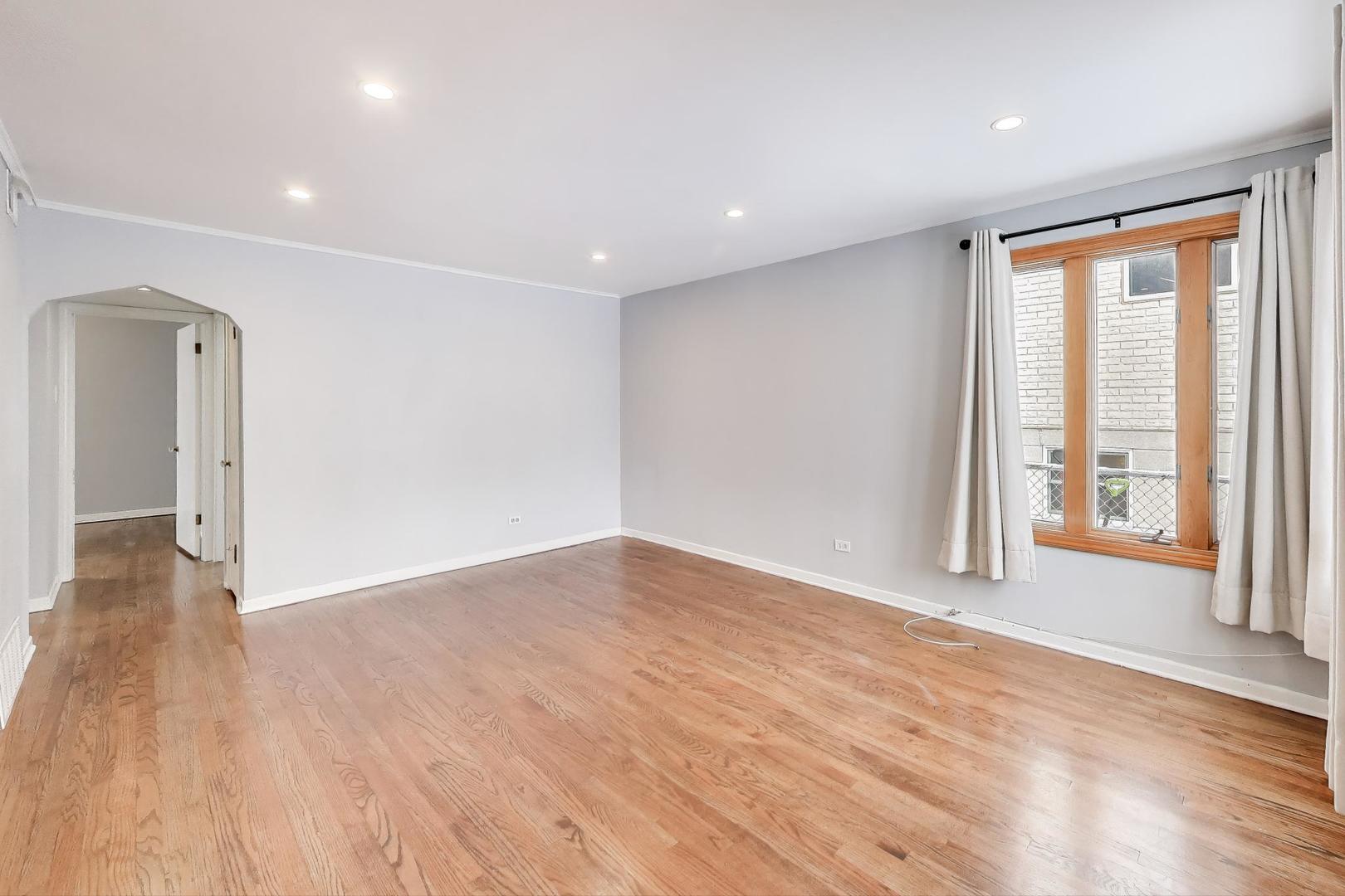 6116 S Neenah Avenue