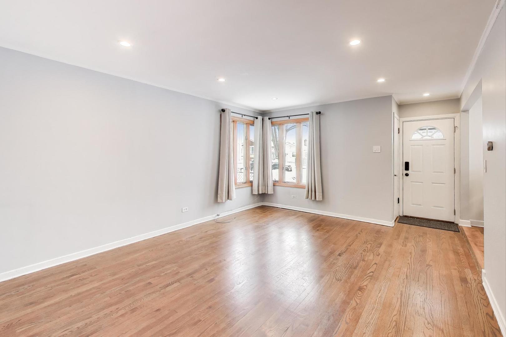 6116 S Neenah Avenue