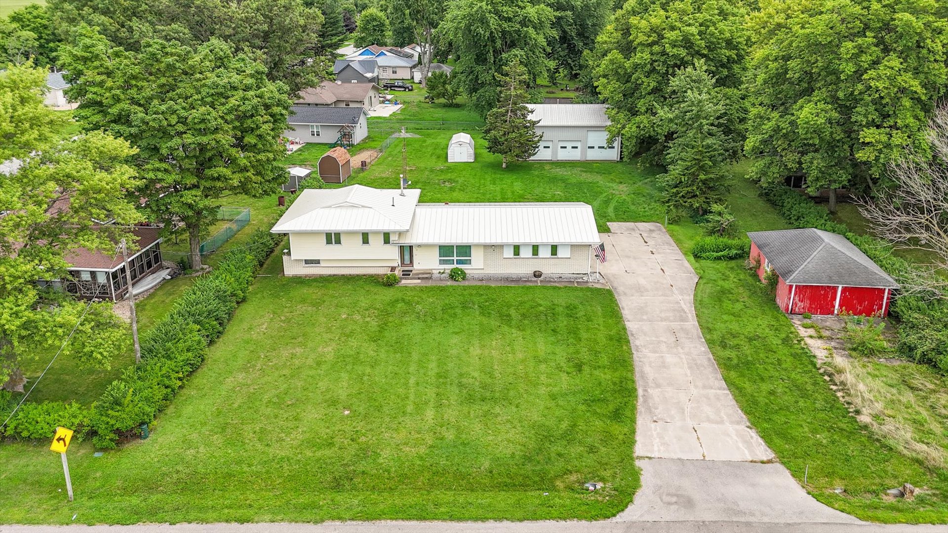 811 E ST RT 133 Street