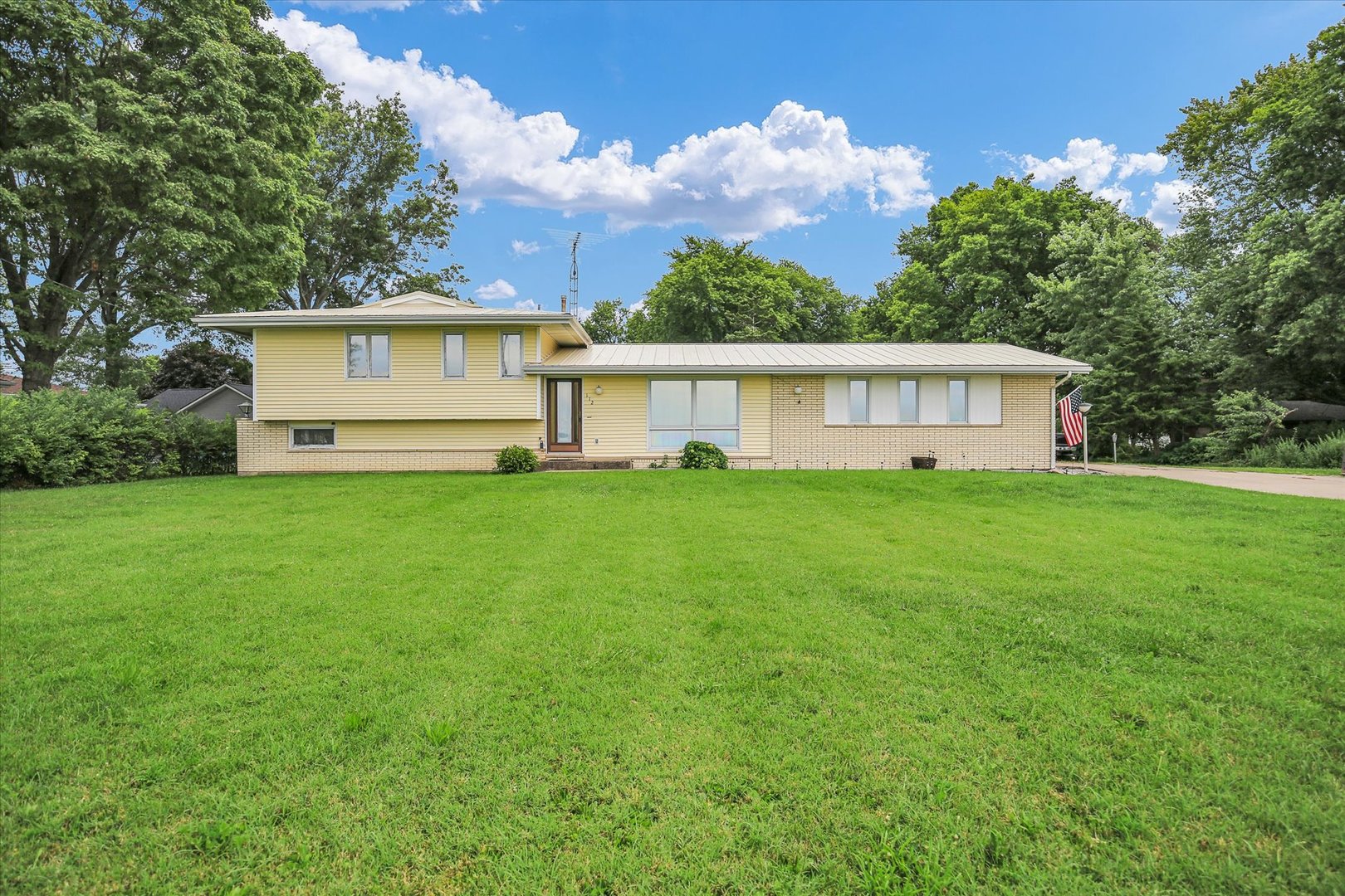 811 E ST RT 133 Street