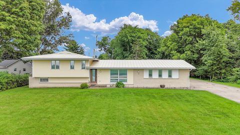 Photo of 811 E ST RT 133 Street, Arcola, IL 61910 (MLS # 12428566)