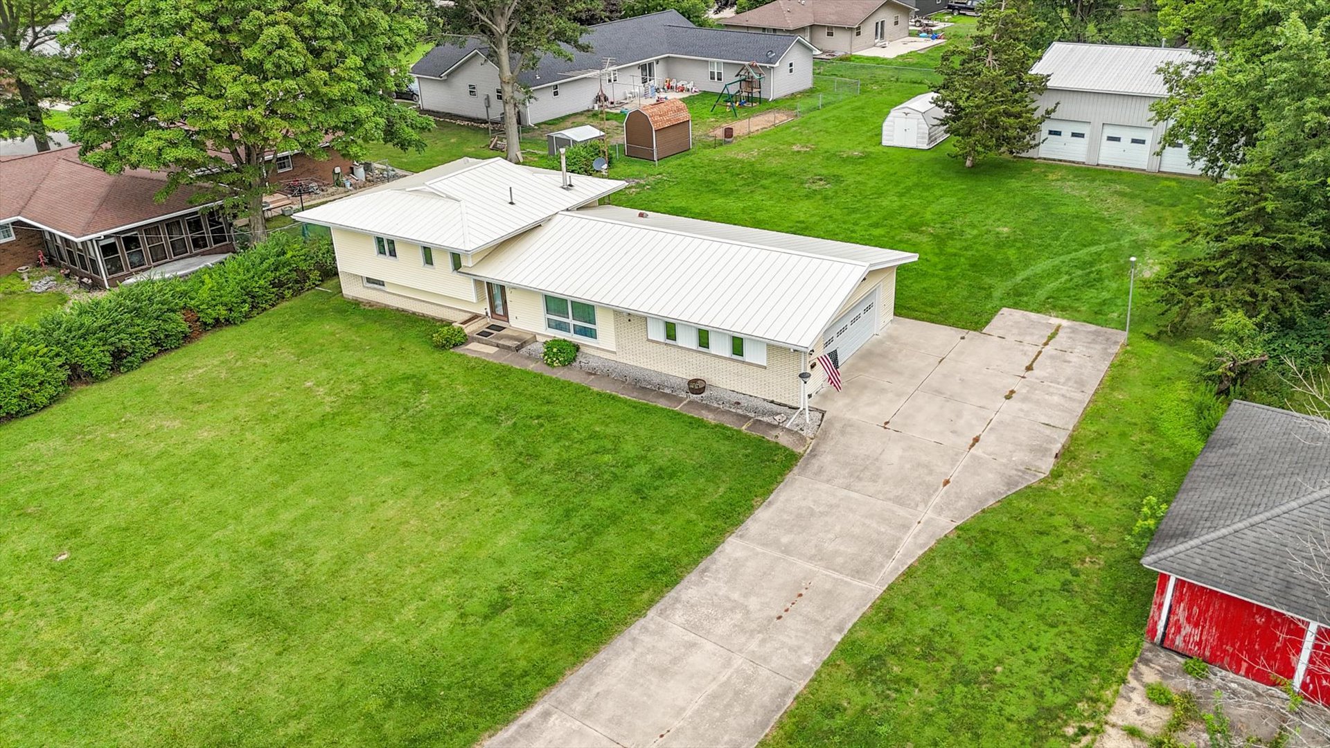 811 E ST RT 133 Street