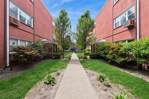 Tiny photo for 6969 N Ashland Boulevard #304, Chicago, IL 60626 (MLS # 12725343)