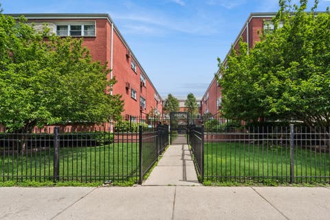 Photo of 6969 N Ashland Boulevard #304, Chicago, IL 60626 (MLS # 12725343)