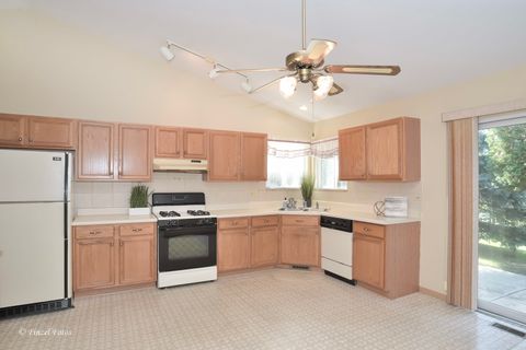 Tiny photo for 1561 Cumberland Parkway, Algonquin, IL 60102 (MLS # 12498844)