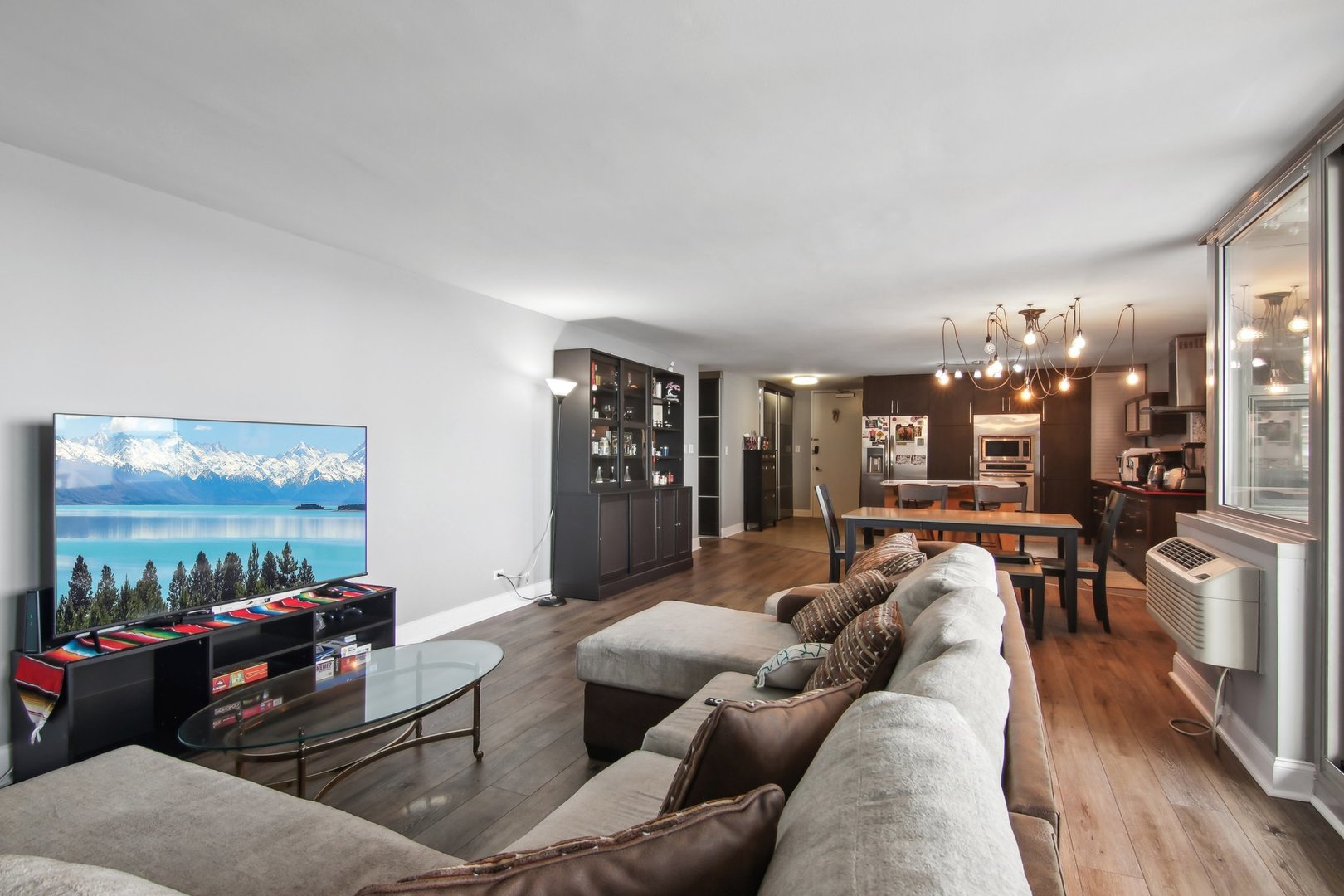 6145 N Sheridan Road 8D