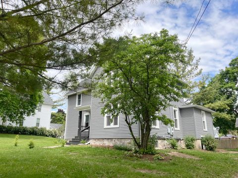 721 Dean Street Woodstock IL 60098