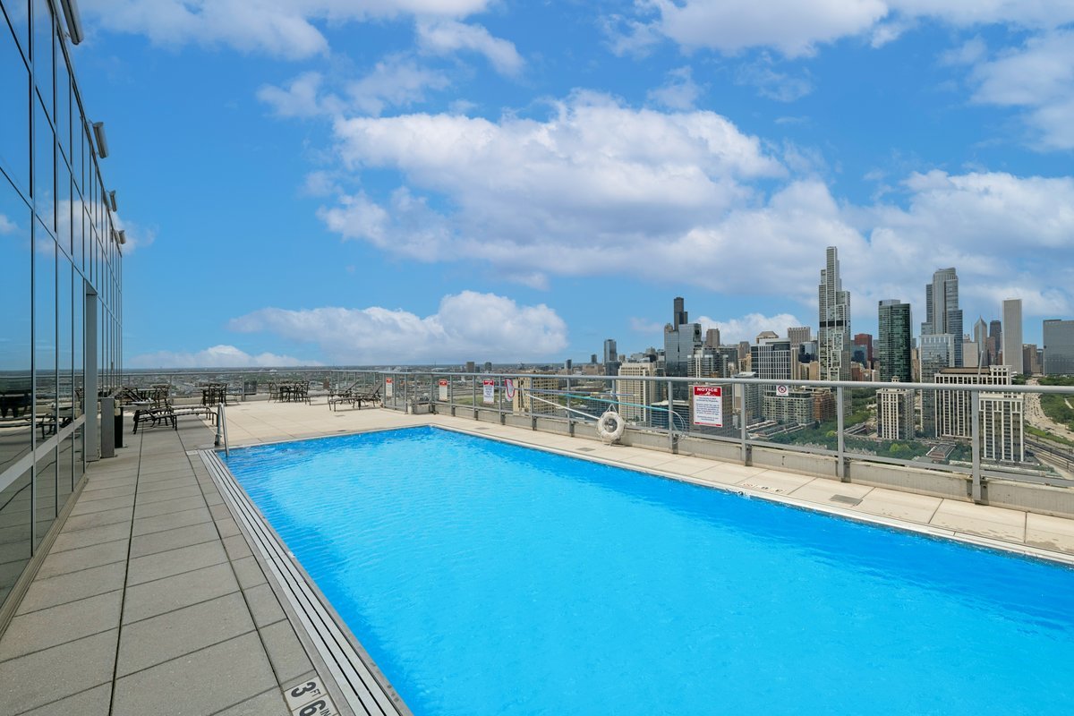 Chicago, Illinois 60616, United States, 3 Bedrooms Bedrooms, ,2 BathroomsBathrooms,Residential,Active,234564