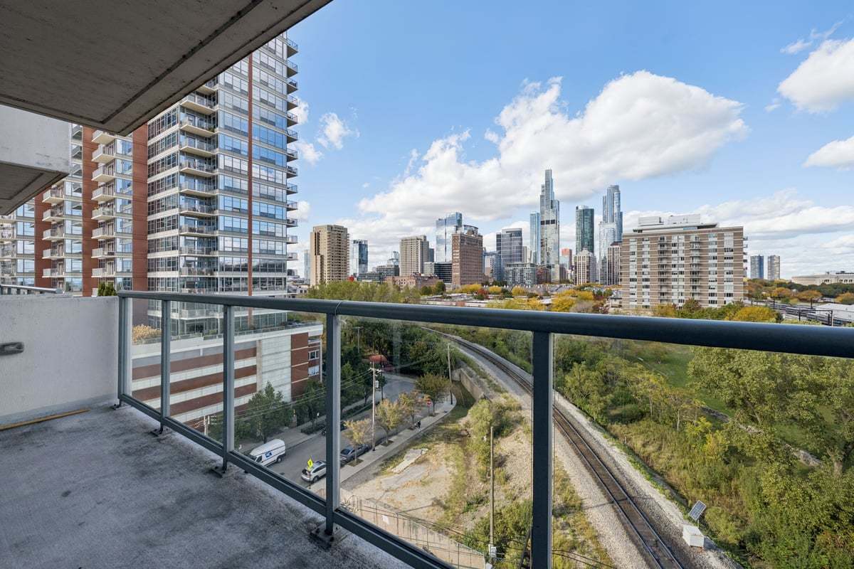 Chicago, Illinois 60616, United States, 3 Bedrooms Bedrooms, ,2 BathroomsBathrooms,Residential,Active,234564