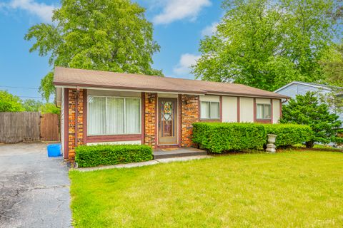 Photo of 132 N Ashbury Avenue, Bolingbrook, IL 60440 (MLS # 12450742)