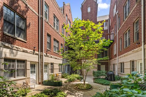 Photo of 3951 N Hermitage Avenue #C, Chicago, IL 60613 (MLS # 12424733)