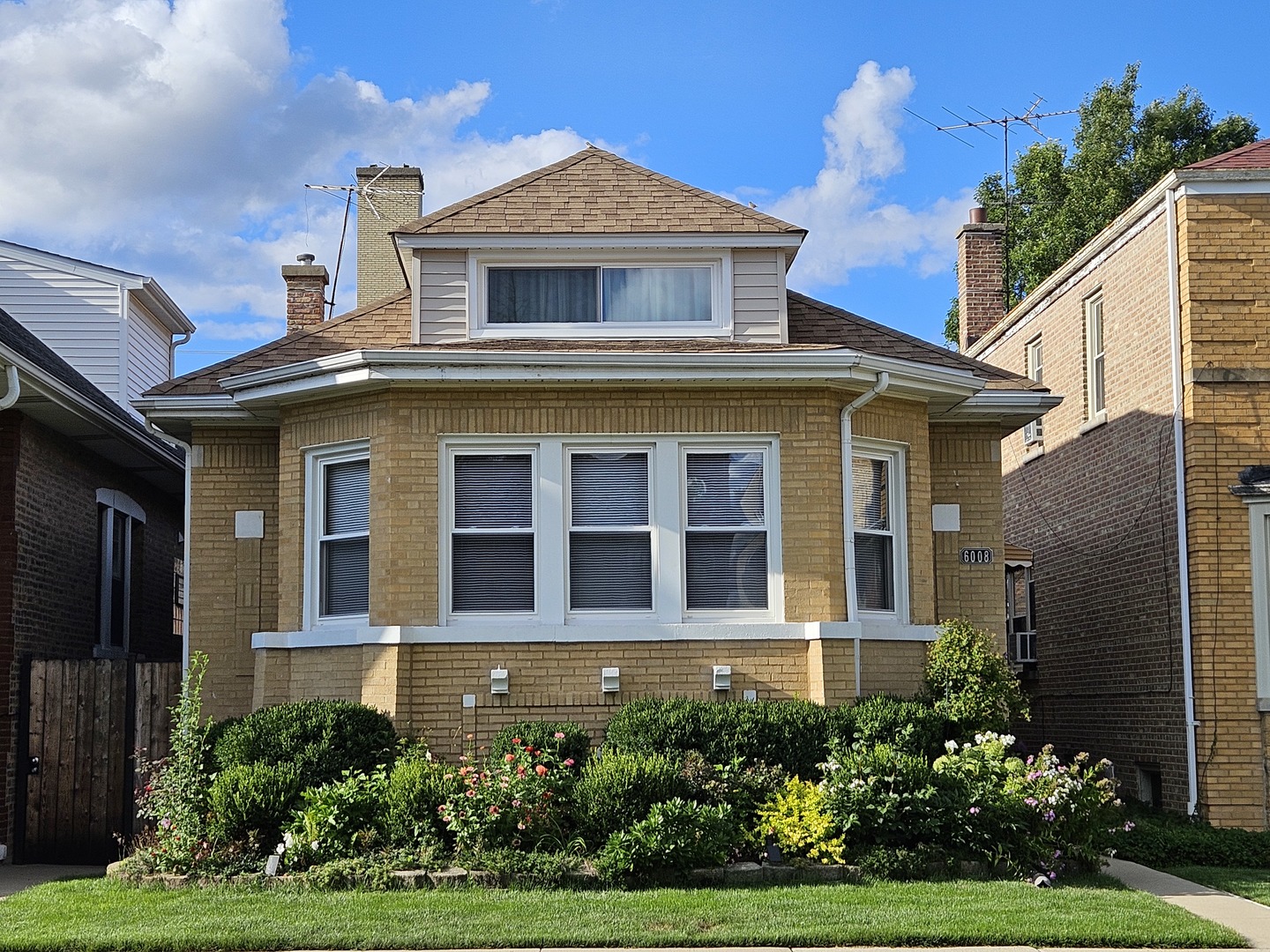 6008 W Dakin Street W