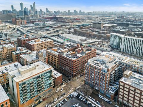 Tiny photo for 913 W Van Buren Street #4A, Chicago, IL 60607 (MLS # 12549099)