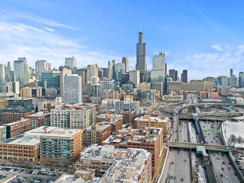 Tiny photo for 913 W Van Buren Street #4A, Chicago, IL 60607 (MLS # 12549099)