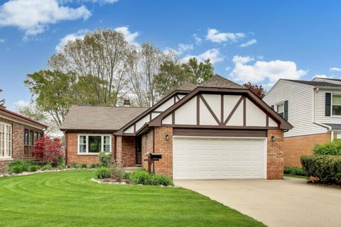 Tiny photo for 313 S Hi Lusi Avenue, Mount Prospect, IL 60056 (MLS # 12663699)
