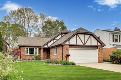 Photo of 313 S Hi Lusi Avenue, Mount Prospect, IL 60056 (MLS # 12663699)