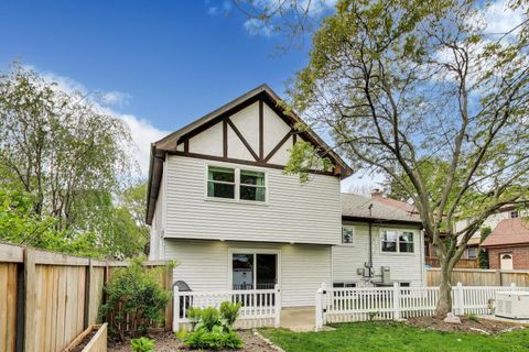Tiny photo for 313 S Hi Lusi Avenue, Mount Prospect, IL 60056 (MLS # 12663699)
