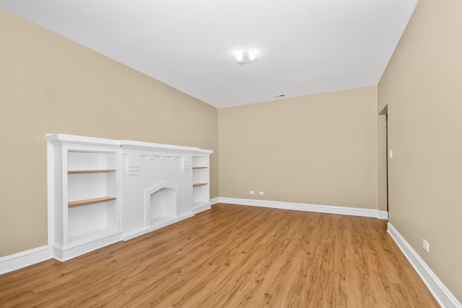 1509 E 69th Place