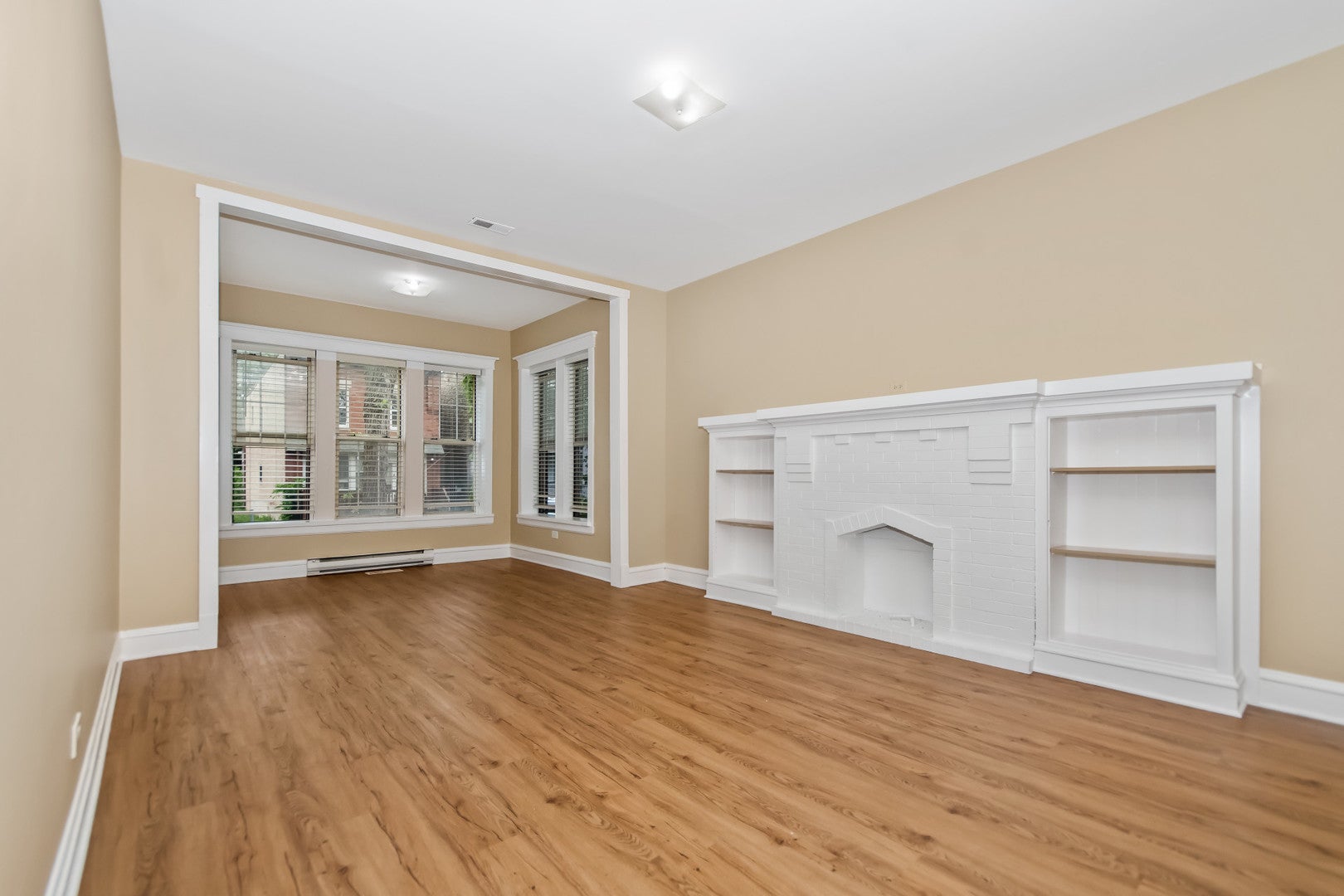 1509 E 69th Place