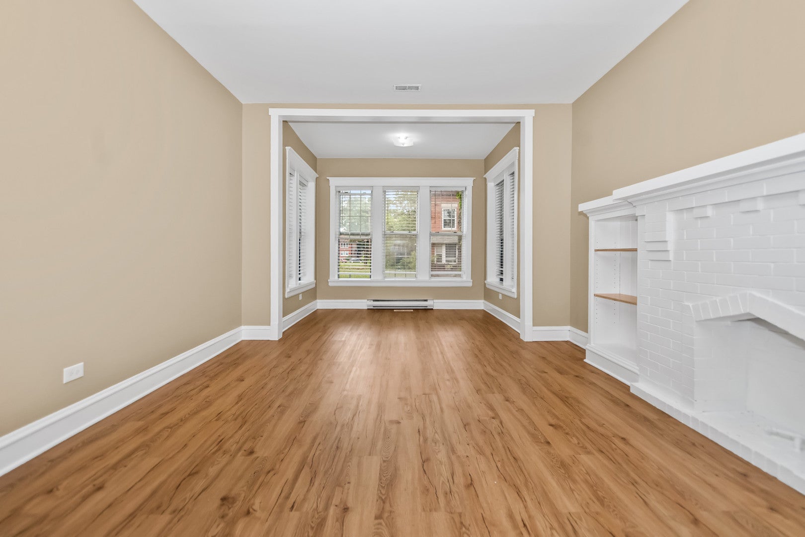 1509 E 69th Place