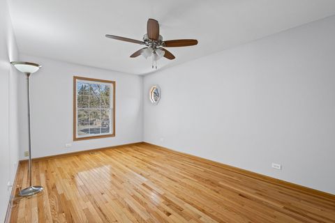 Tiny photo for 2703 Wayfaring Lane #B, Lisle, IL 60532 (MLS # 12585157)