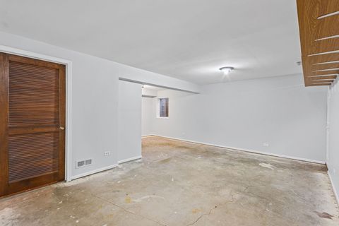 Tiny photo for 2703 Wayfaring Lane #B, Lisle, IL 60532 (MLS # 12585157)