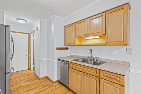 Tiny photo for 2703 Wayfaring Lane #B, Lisle, IL 60532 (MLS # 12585157)