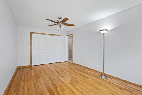 Tiny photo for 2703 Wayfaring Lane #B, Lisle, IL 60532 (MLS # 12585157)