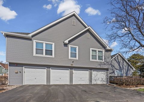 Tiny photo for 2703 Wayfaring Lane #B, Lisle, IL 60532 (MLS # 12585157)