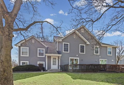 Tiny photo for 2703 Wayfaring Lane #B, Lisle, IL 60532 (MLS # 12585157)