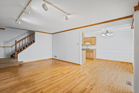 Tiny photo for 2703 Wayfaring Lane #B, Lisle, IL 60532 (MLS # 12585157)