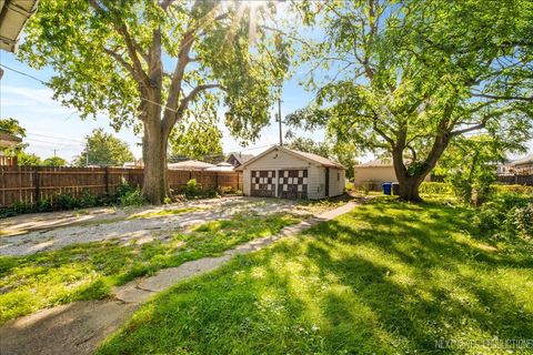 Tiny photo for 4000 Amelia Avenue, Lyons, IL 60534 (MLS # 12468029)
