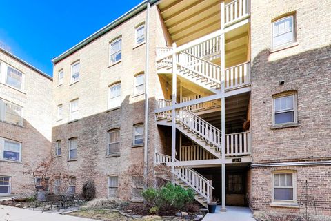 Tiny photo for 727 Erie Street #3E, Oak Park, IL 60302 (MLS # 12590770)