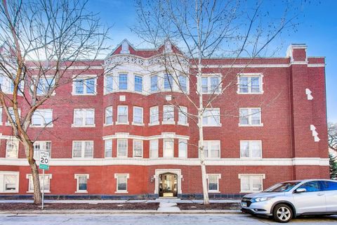 Tiny photo for 727 Erie Street #3E, Oak Park, IL 60302 (MLS # 12590770)