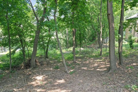 910 Saint Stephens Green Oak Brook IL 60523