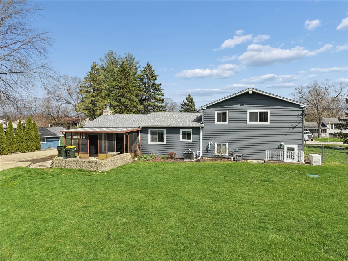 2N548 Pleasant Avenue