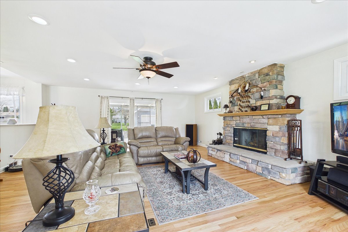 2N548 Pleasant Avenue