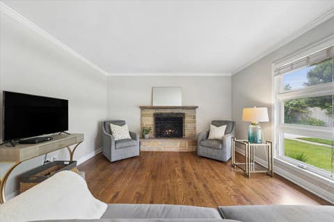 Tiny photo for 212 N Jackson Road, Clarendon Hills, IL 60514 (MLS # 12732600)