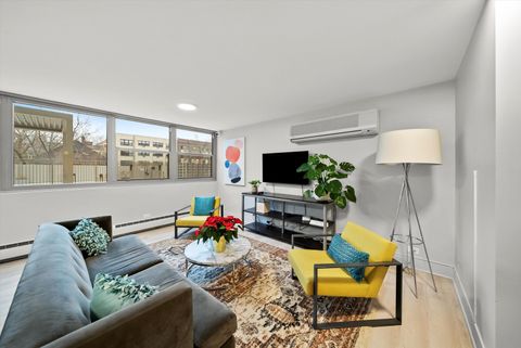 Tiny photo for 555 W Cornelia Avenue #1401, Chicago, IL 60657 (MLS # 12537259)